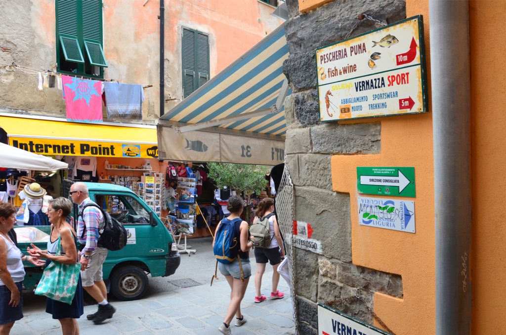 Cinque Terre - Vernazza - cesta na hrad