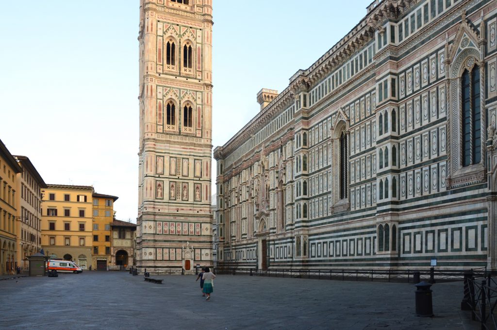 Takmer prázdne Piazza del Duomo