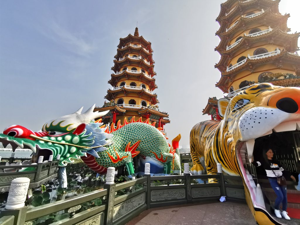 Taiwan: Čo vidieť? Kaohsiung - Dragon and Tiger Pagodas