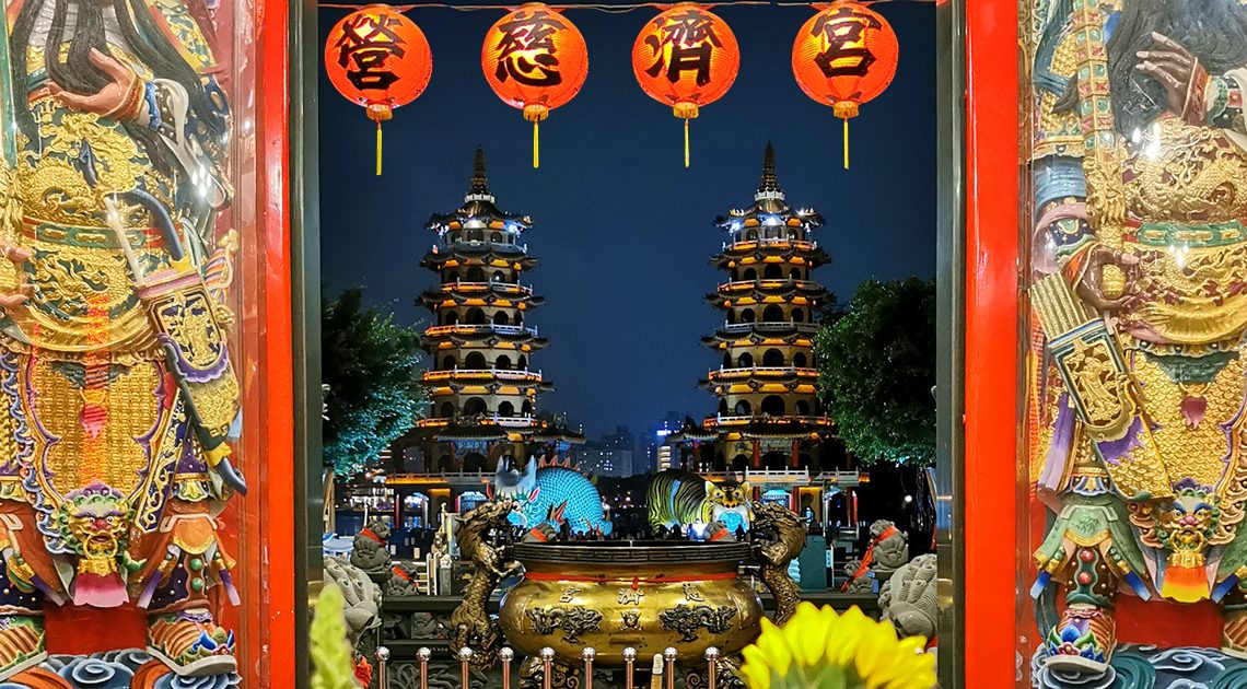 Taiwan: Čo vidieť? Kaohsiung - Dragon and Tiger Pagodas