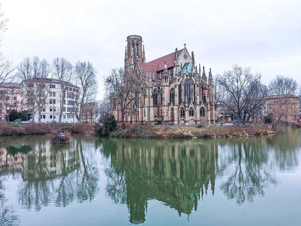 Stuttgart: Feuersee a Kostol sv. Jána