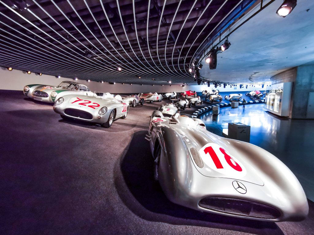 Stuttgart: Mercedes - Benz Múzeum