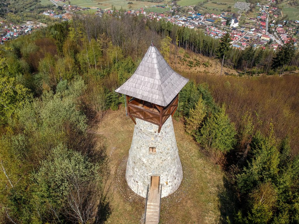 Rozhľadňa na vrchu Bobovec