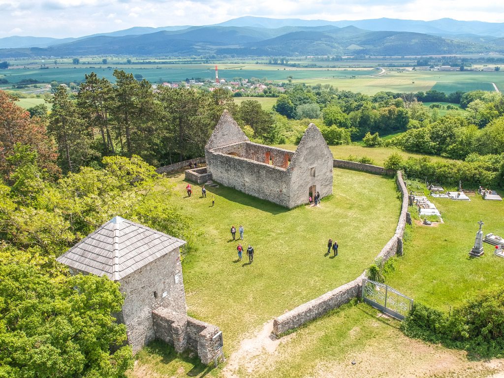 Haluzice - Románsky kostolík