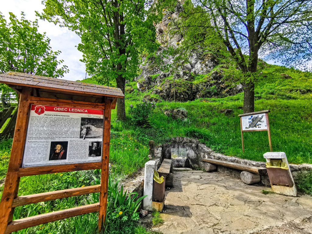 Katarínkin prameň pod Lednickým hradom pripomína vernosť až za hrob