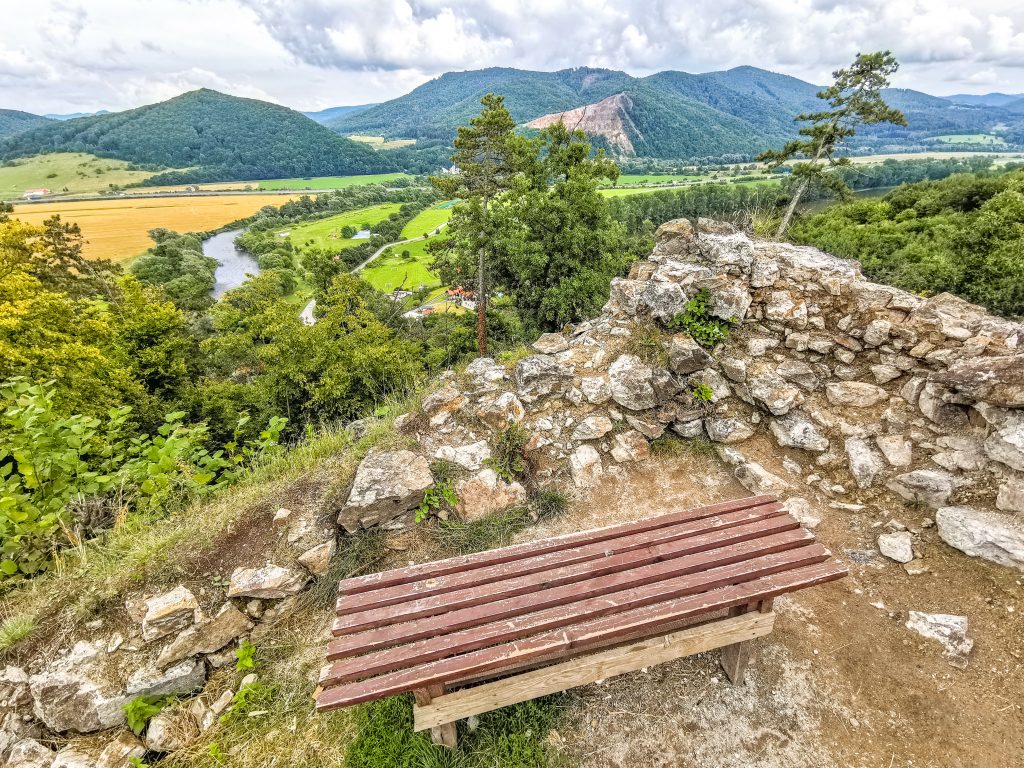 Výhľad z Hradu Revište